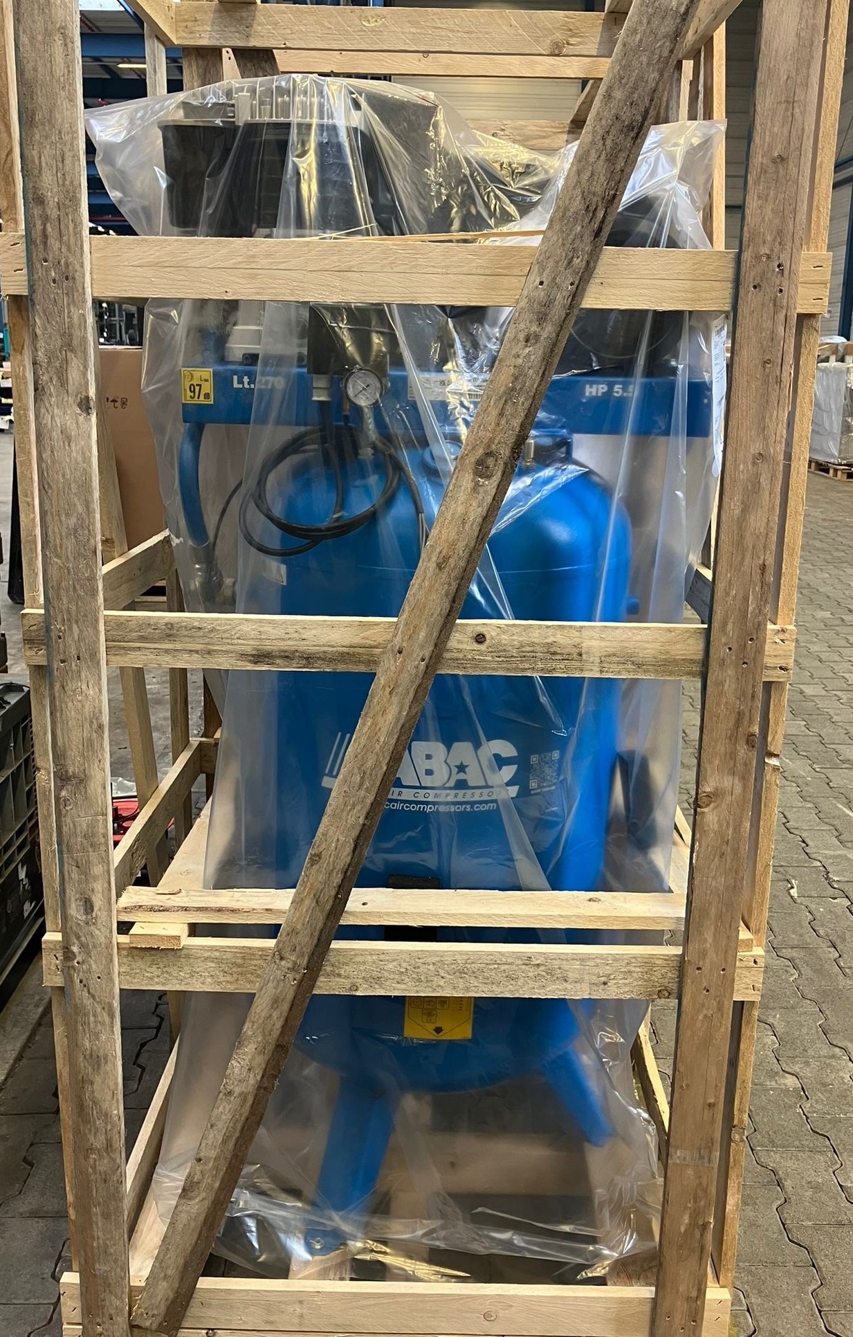 AUSSTELLER ABAC Kompressor PRO B5900B 270 VT5,5 – Der stationäre Werkstattprofi · 470 l/min · 11 bar · 210 kg · 4,0 kW · 4116017006