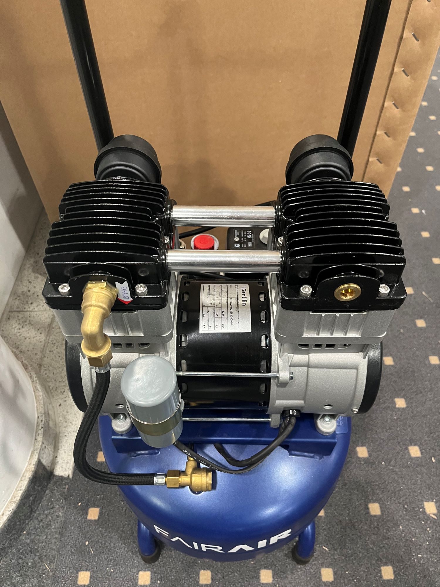 AUSSTELLER FAIRAIR ölfreier Flüsterkompressor, KFA 1.5-8-20 OF, FA10001  812205003