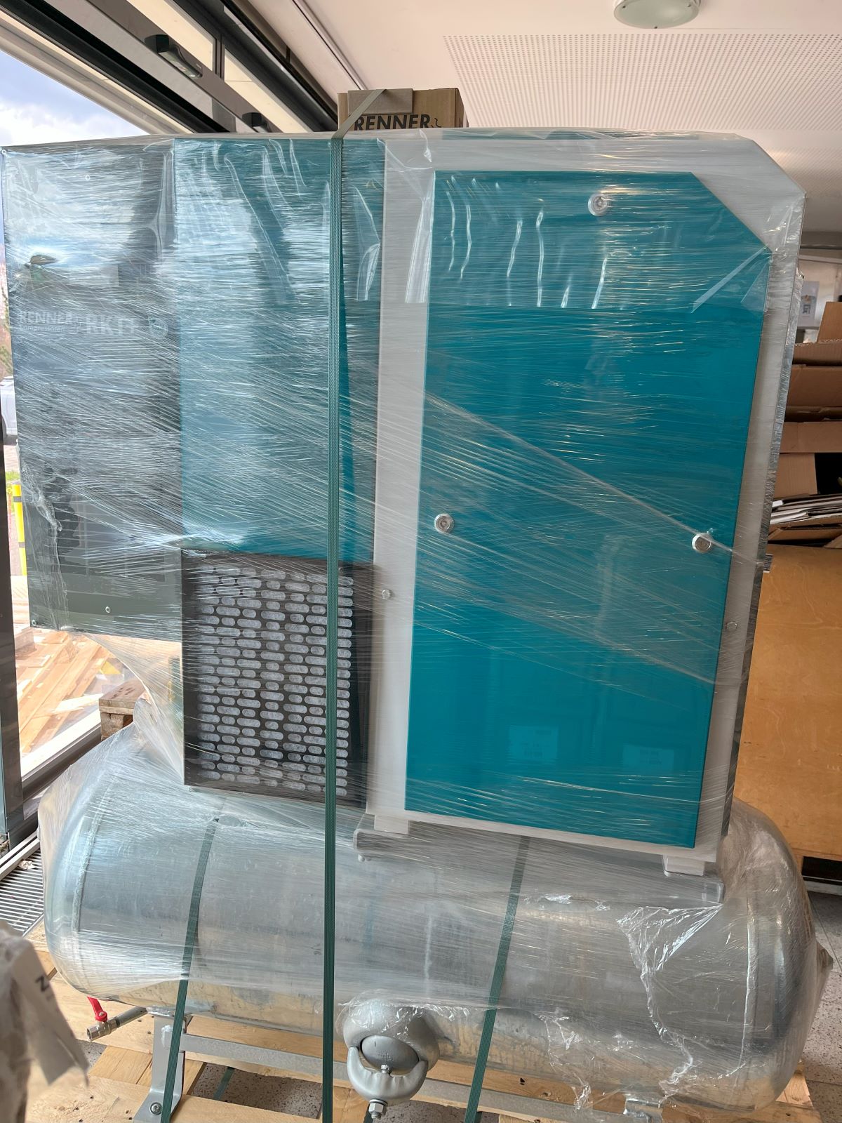 GEBRAUCHT RENNER-Schraubenkompressor RSDKF-PRO 7,5 250 L Behälter inkl. Kältetrockner - frequenzgeregelt - 3 BH