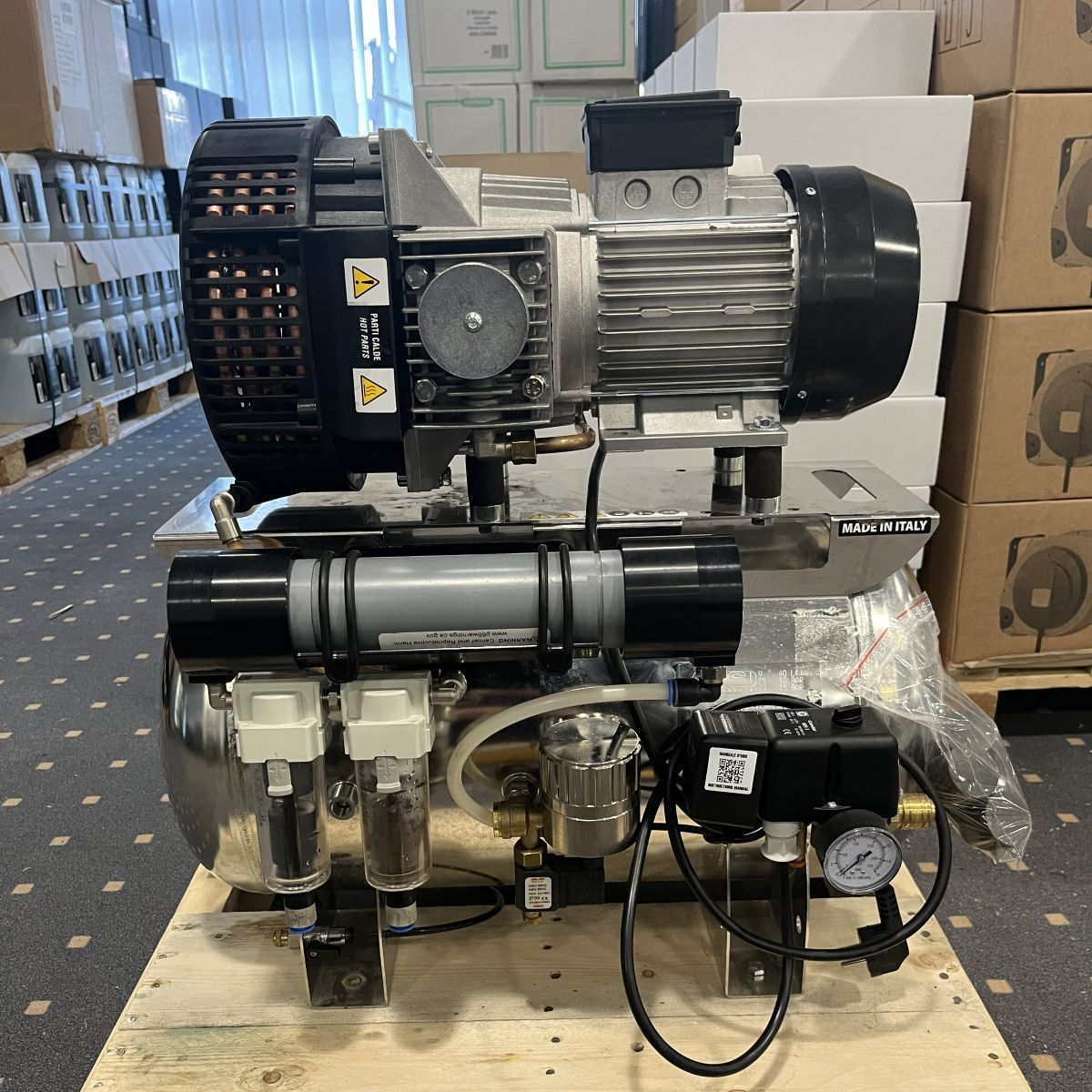 GEBRAUCHT Clinic Dry 3/40 HS · 240 l/min · 10 bar · 1,8 kW · ölfreier Kolbenkompressor SN 81210800123041000001