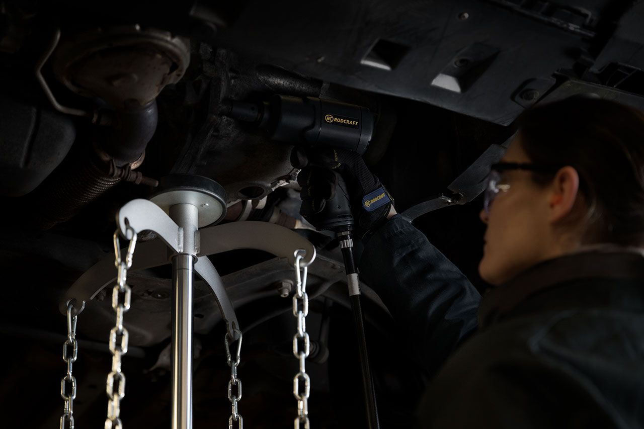 Rodcraft GHN600 Getriebeheber mit 600 kg Hubkapazität, Höhe von 1,18 m bis max. 2 m, großes Fusspedal, Doppelkolben, Sicherheitsventil, automatisches langsames Absenken, Gewicht 36,9 kg