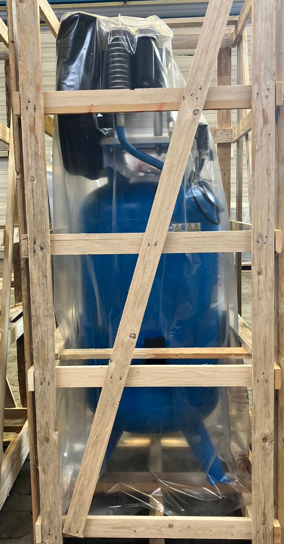 AUSSTELLER ABAC Kompressor PRO B5900B 270 VT5,5 – Der stationäre Werkstattprofi · 470 l/min · 11 bar · 210 kg · 4,0 kW · 4116017006