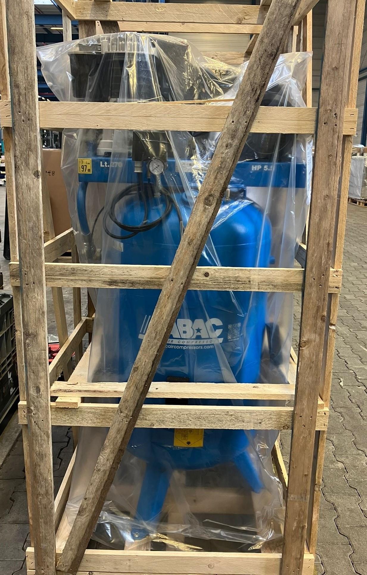 AUSSTELLER ABAC Kompressor PRO B5900B 270 VT5,5 – Der stationäre Werkstattprofi · 470 l/min · 11 bar · 210 kg · 4,0 kW · 4116017006