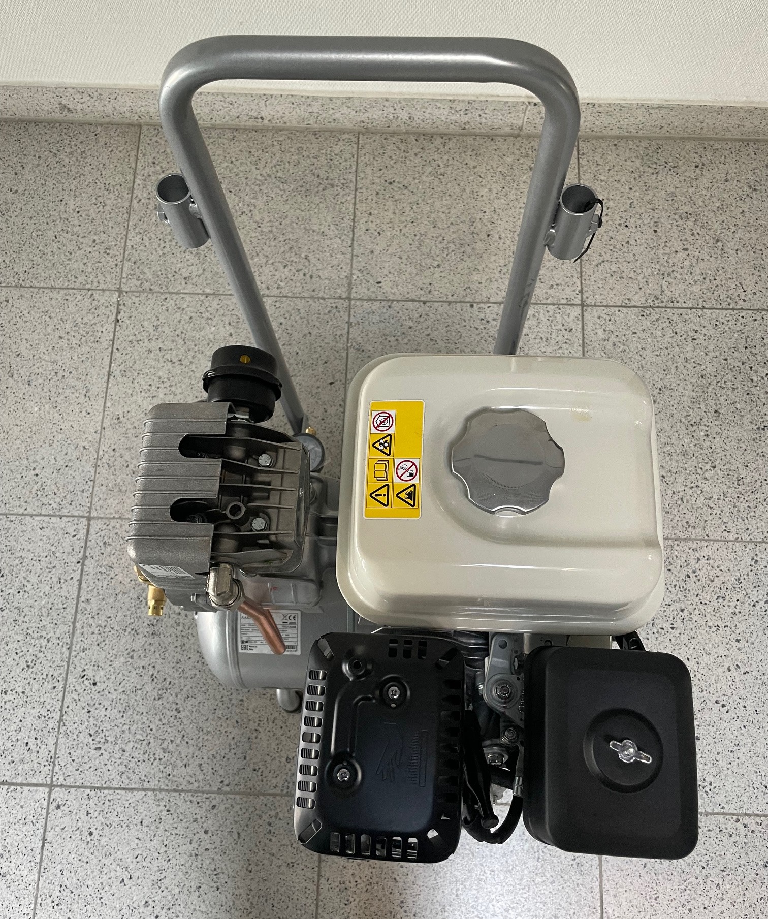 Compressore a pistoni con motorea benzina tipo engineAIR 5/20