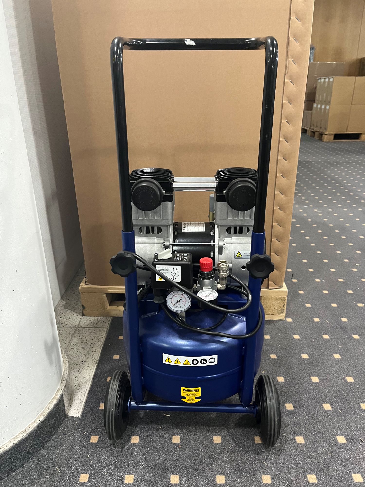 AUSSTELLER FAIRAIR ölfreier Flüsterkompressor, KFA 1.5-8-20 OF, FA10001  812205003