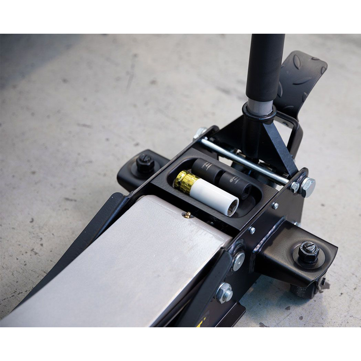 AKTION PROFI-SET RADWECHSEL: ABAC Kompressor PRO B 5900B 270 VT5,5 + Wagenheber RH216