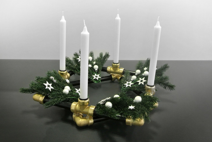 Adventskranz-selber-machen-fertiger-kranz3vzoRdzIYuA86